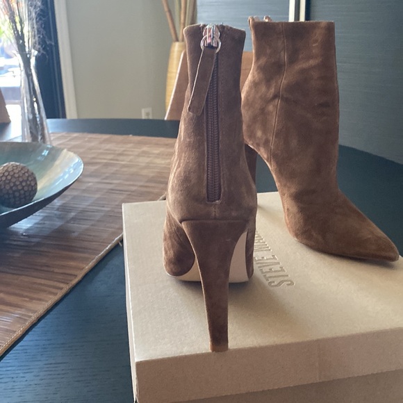 Steve Madden Halena chestnut suede booties, size 7 - Picture 5 of 6